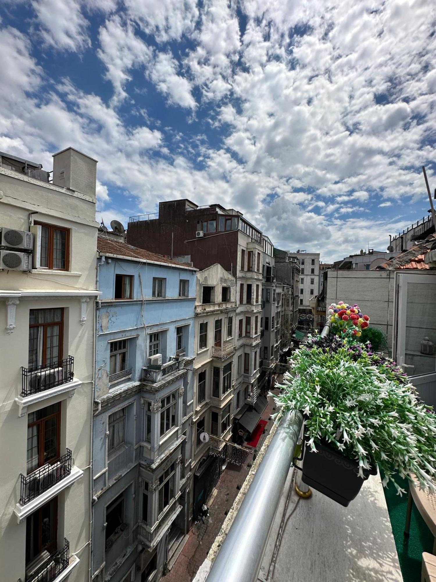 Taksim Istiklal Suites Istanbul Exterior photo